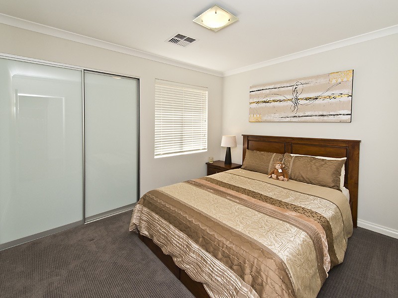 9 Pipeline Blvd, Piara Waters WA 6112