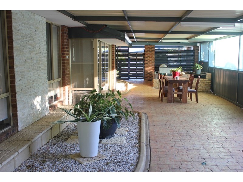 24 Inverness Dr, Meadow Springs WA 6210