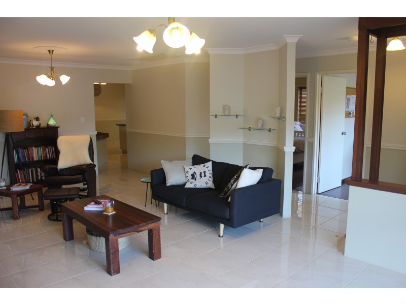 24 Inverness Dr, Meadow Springs WA 6210