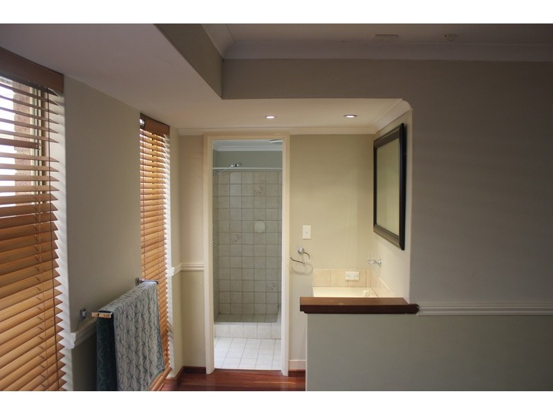 24 Inverness Dr, Meadow Springs WA 6210