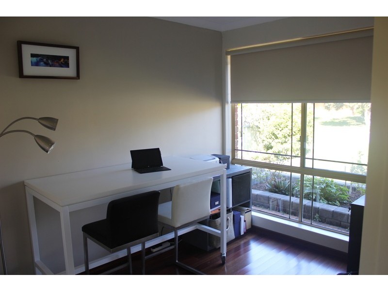 24 Inverness Dr, Meadow Springs WA 6210