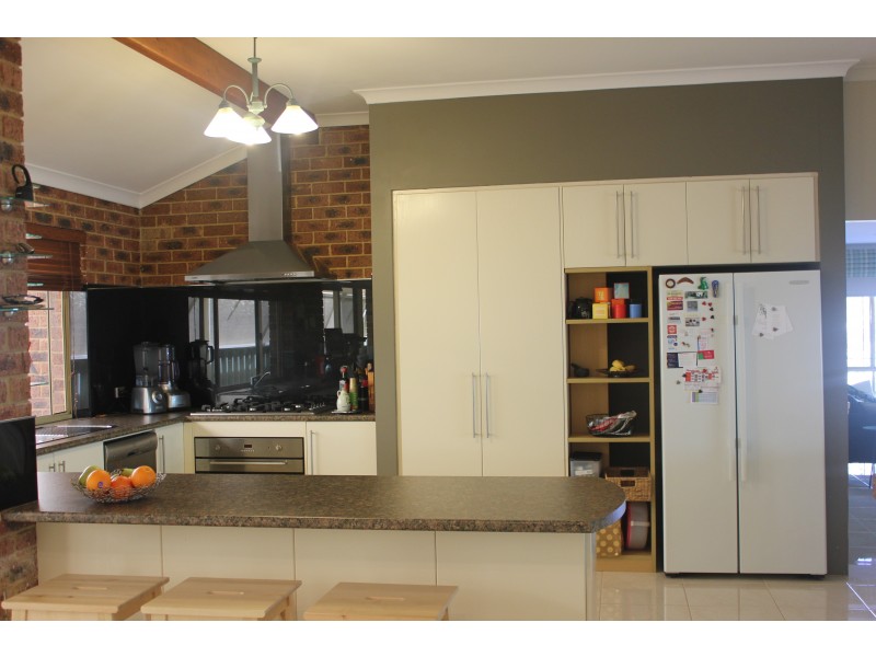 24 Inverness Dr, Meadow Springs WA 6210