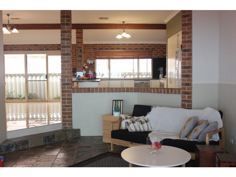 24 Inverness Dr, Meadow Springs WA 6210