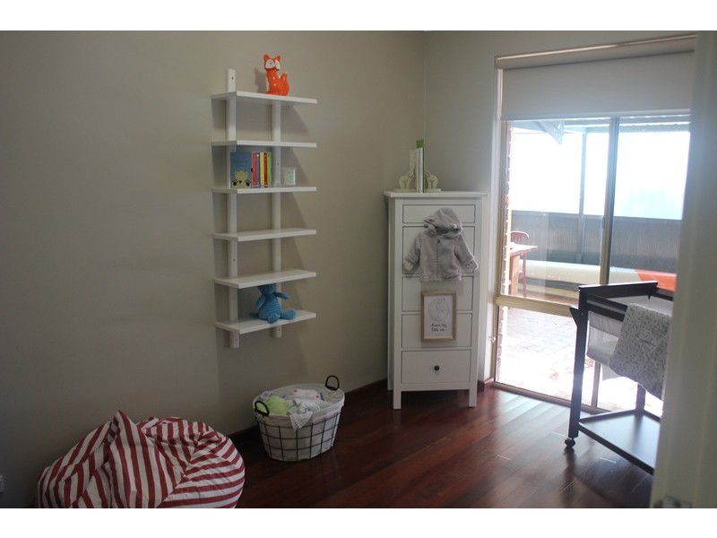 24 Inverness Dr, Meadow Springs WA 6210