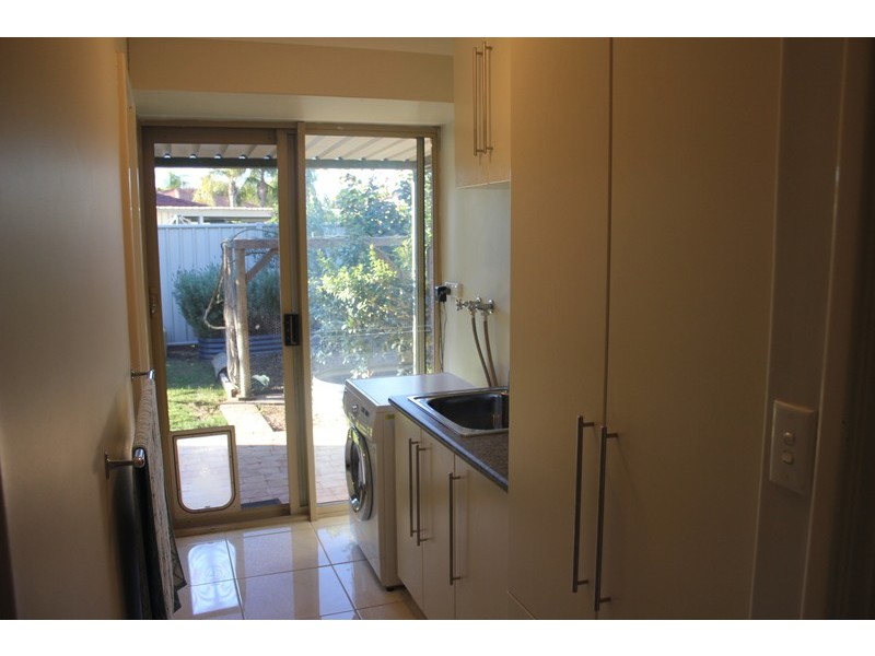 24 Inverness Dr, Meadow Springs WA 6210