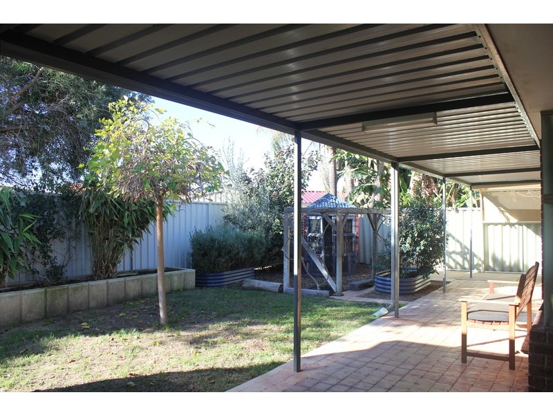 24 Inverness Dr, Meadow Springs WA 6210