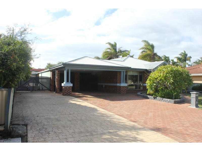 24 Inverness Dr, Meadow Springs WA 6210