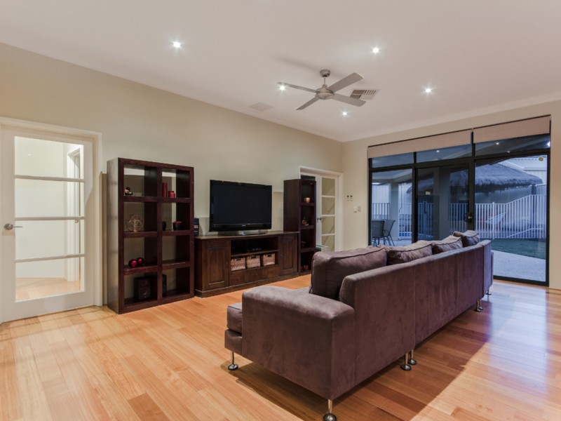 12 Burnsville Dve, Secret Harbour WA 6173