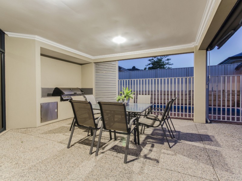 12 Burnsville Dve, Secret Harbour WA 6173