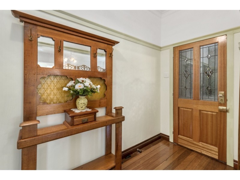 23 Anzac Ave, Newtown QLD 4350