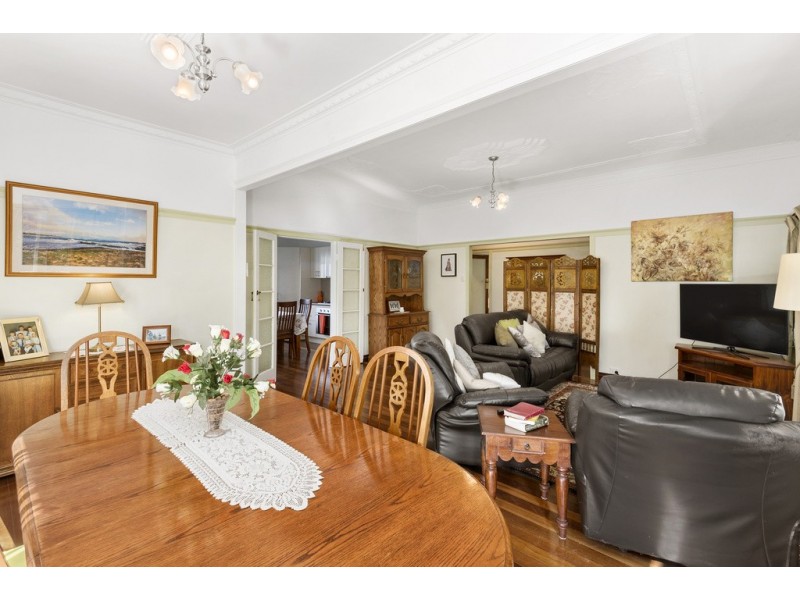 23 Anzac Ave, Newtown QLD 4350