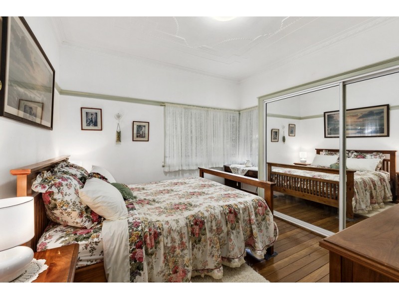 23 Anzac Ave, Newtown QLD 4350