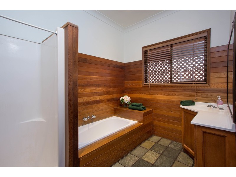 24 Fitzgerald Court, Clear Mountain QLD 4500