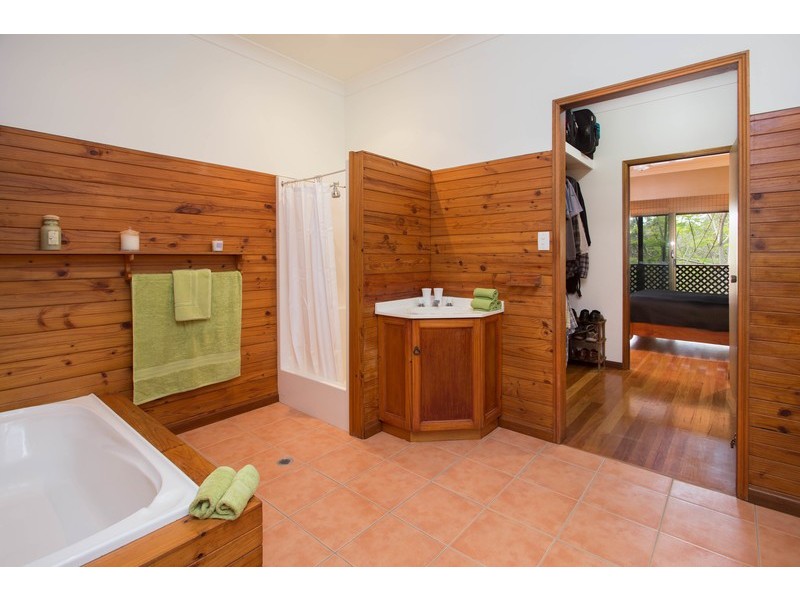 24 Fitzgerald Court, Clear Mountain QLD 4500