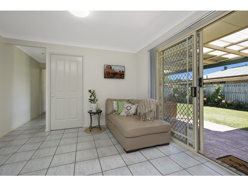 6 Miles Crescent, Manly West QLD 4179