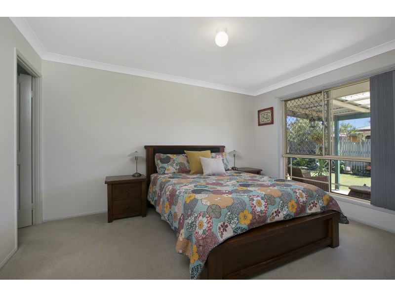 6 Miles Crescent, Manly West QLD 4179