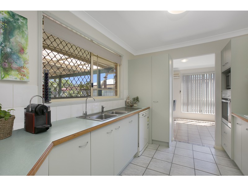 6 Miles Crescent, Manly West QLD 4179