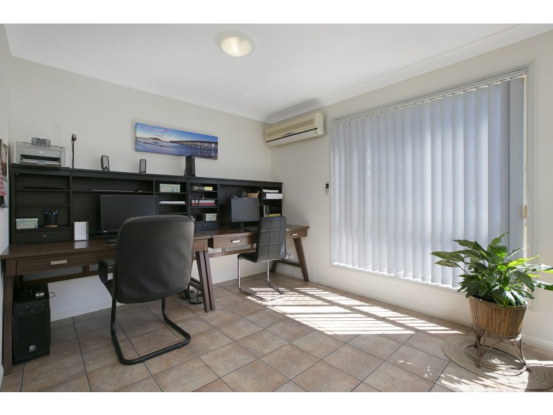 6 Miles Crescent, Manly West QLD 4179
