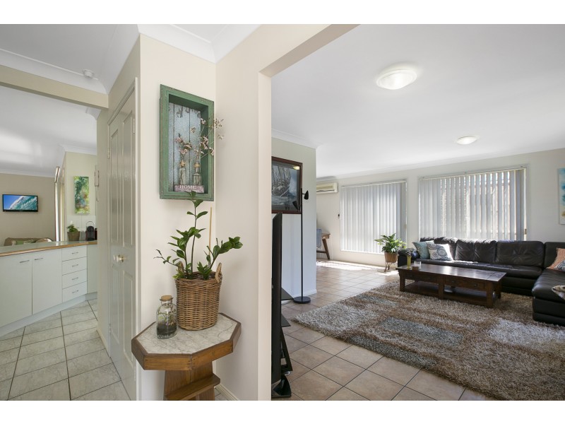 6 Miles Crescent, Manly West QLD 4179