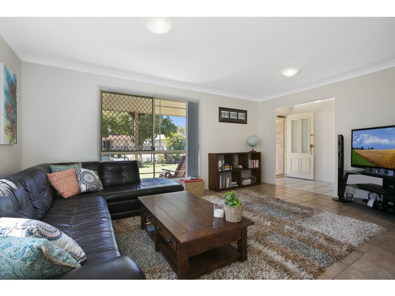 6 Miles Crescent, Manly West QLD 4179