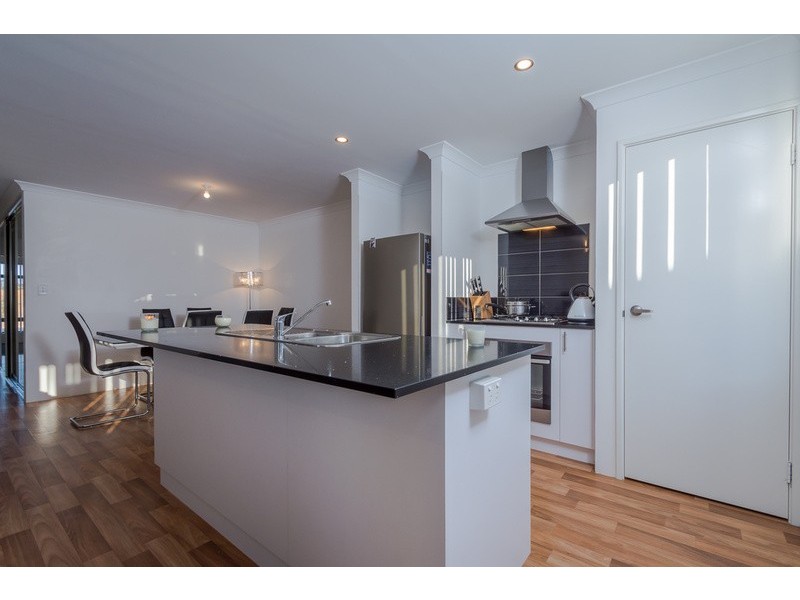 75 Greenside Dr, Yanchep WA 6035