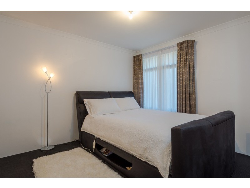 75 Greenside Dr, Yanchep WA 6035