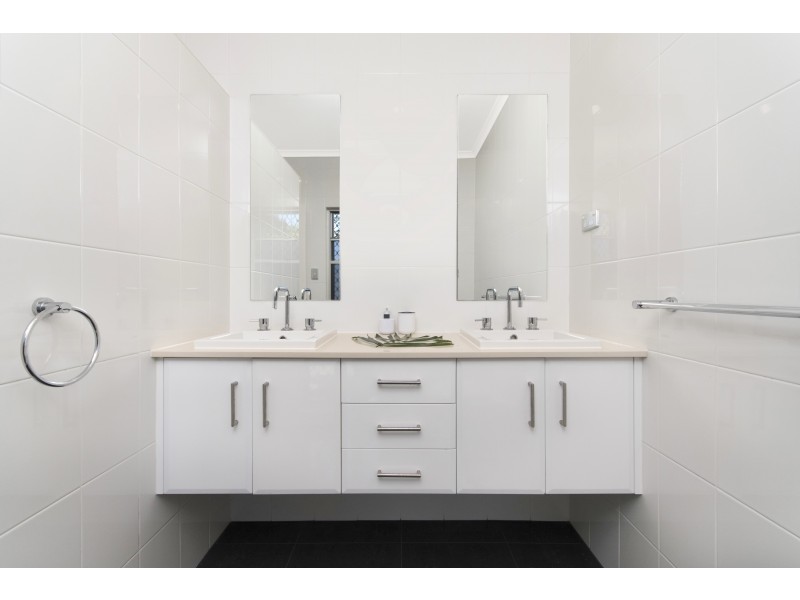 11 Gelling Street, Cairns QLD 4870