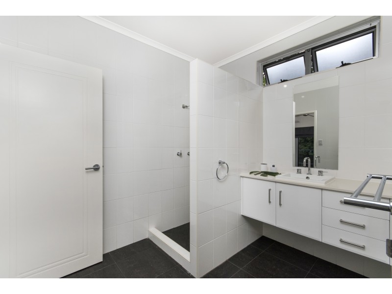 11 Gelling Street, Cairns QLD 4870