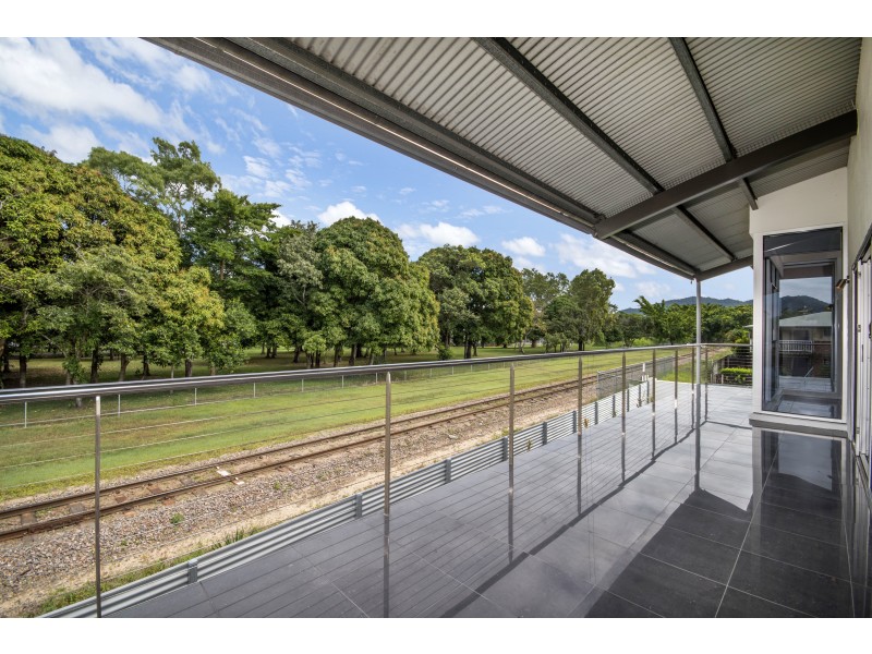 11 Gelling Street, Cairns QLD 4870