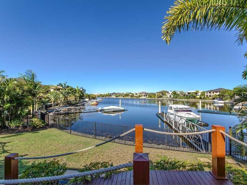 50 Calmwater Crescent, Helensvale QLD 4212