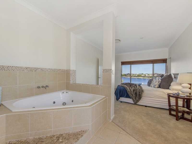 50 Calmwater Crescent, Helensvale QLD 4212