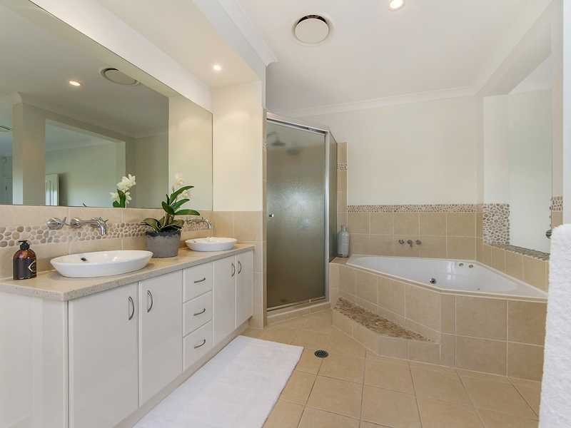 50 Calmwater Crescent, Helensvale QLD 4212