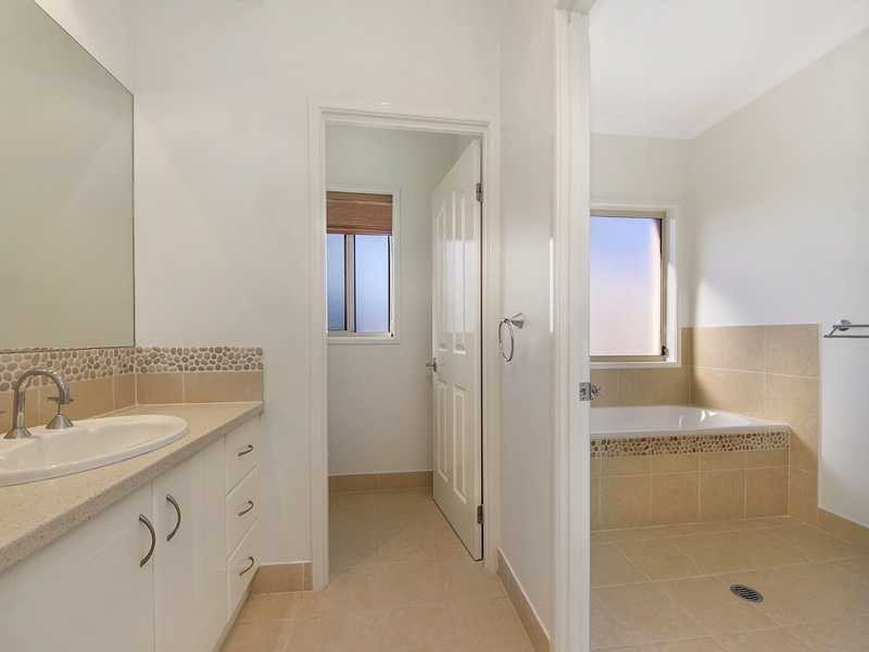 50 Calmwater Crescent, Helensvale QLD 4212