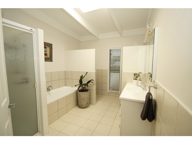 9 Hodgens Street, Caloundra QLD 4551