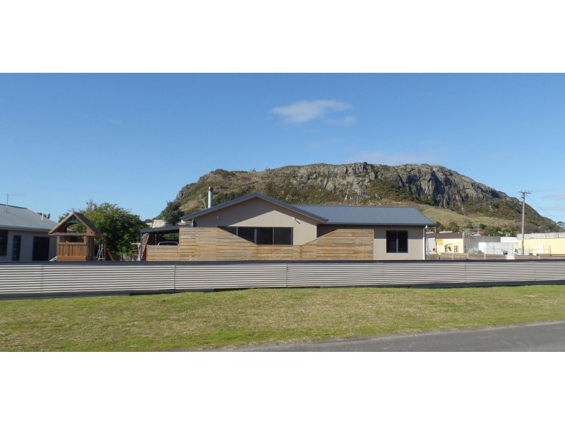 24 Marine Esplanade, Stanley TAS 7331