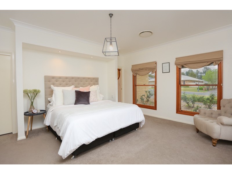 11 Lakeside Circuit, Dubbo NSW 2830