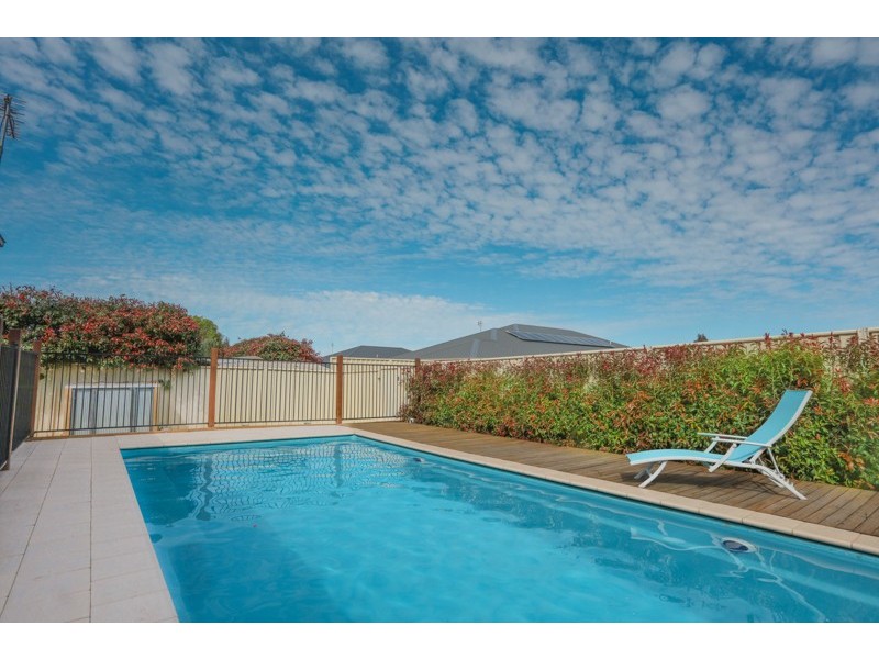 11 Lakeside Circuit, Dubbo NSW 2830