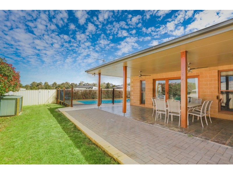 11 Lakeside Circuit, Dubbo NSW 2830