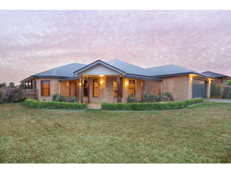 11 Lakeside Circuit, Dubbo NSW 2830