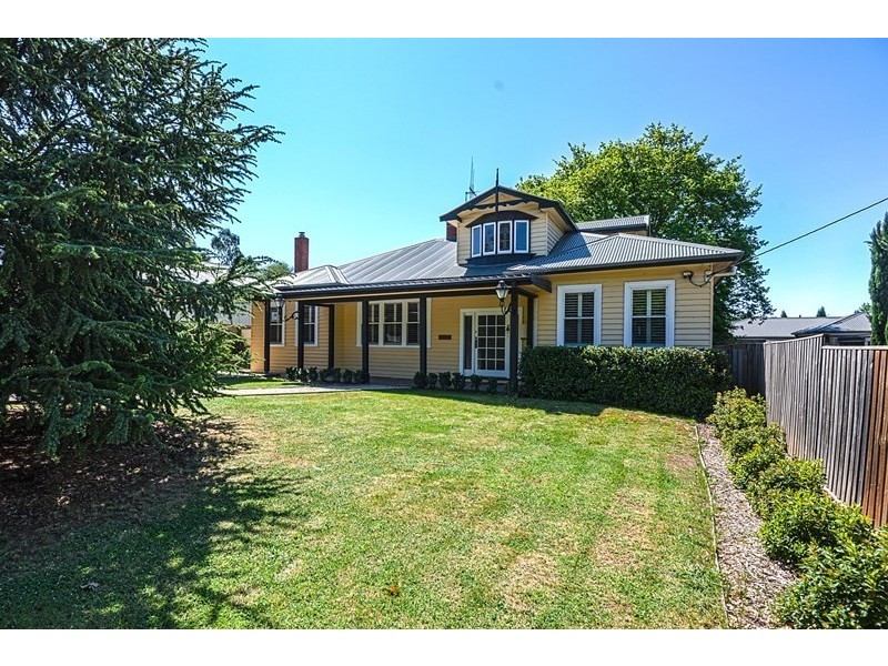 7 Brooke Street, Woodend VIC 3442