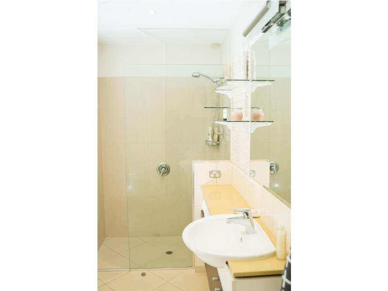 4/46 Prince Edward Parade, Redcliffe QLD 4020