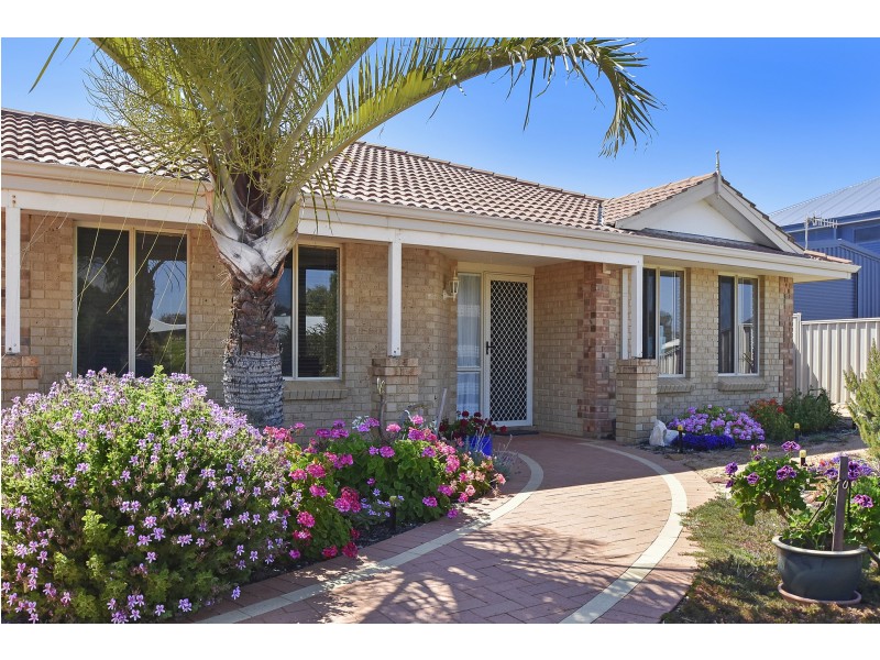 18 Heales Way, Green Head WA 6514