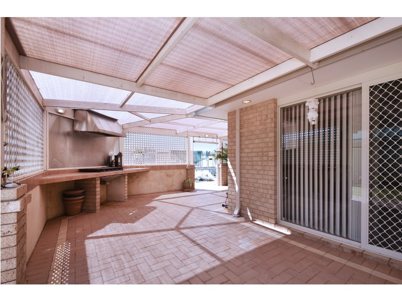 18 Heales Way, Green Head WA 6514