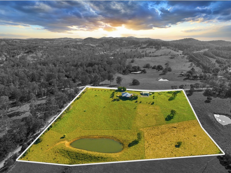 8 Old Coach Lane, Canina QLD 4570