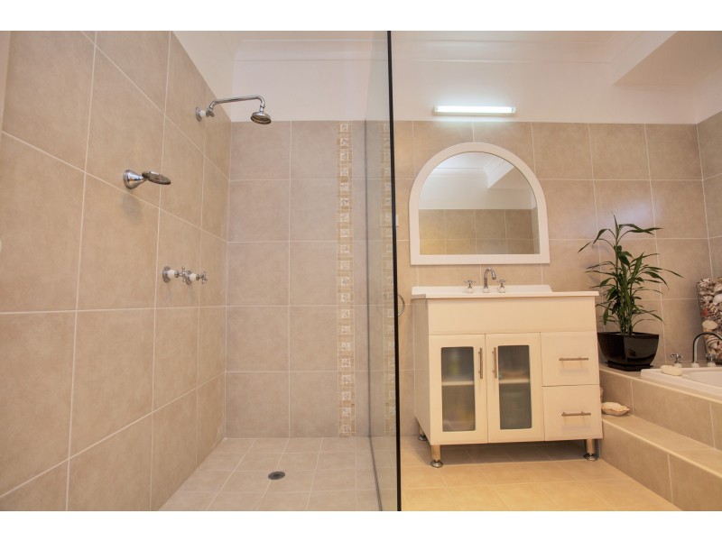 8 Old Coach Lane, Canina QLD 4570