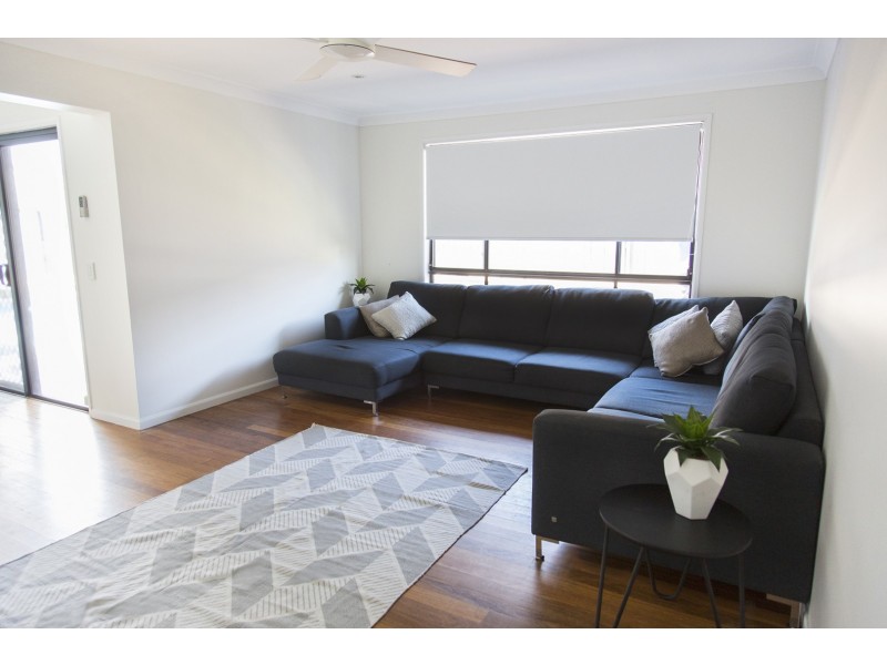 42 Bataan Circuit, Bateau Bay NSW 2261
