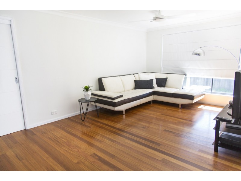 42 Bataan Circuit, Bateau Bay NSW 2261