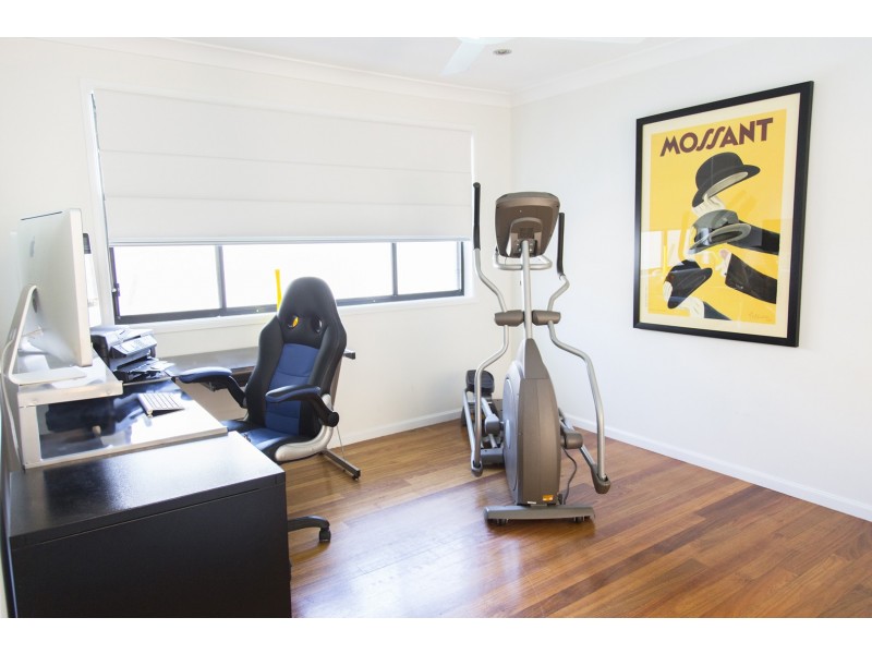 42 Bataan Circuit, Bateau Bay NSW 2261