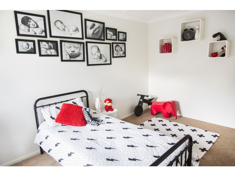 42 Bataan Circuit, Bateau Bay NSW 2261