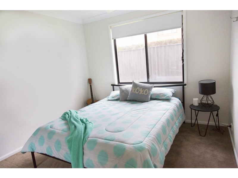 42 Bataan Circuit, Bateau Bay NSW 2261